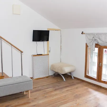 Lovely 1bd Atelier With Location